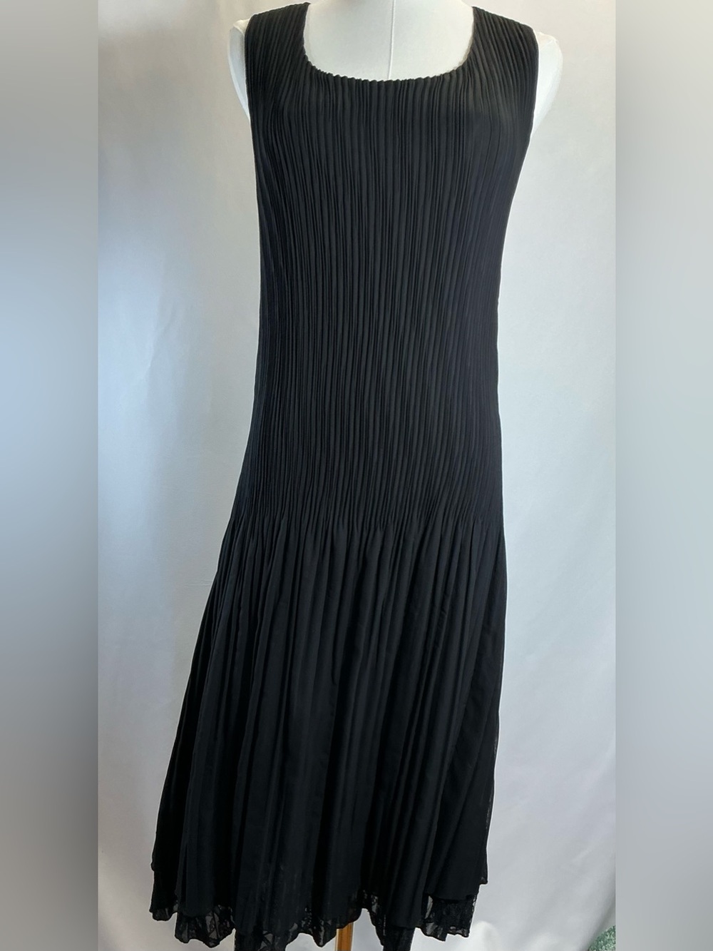 Veeca Gray Pleated Stretch Midi Dress Lace Hem Sleeveless Size L